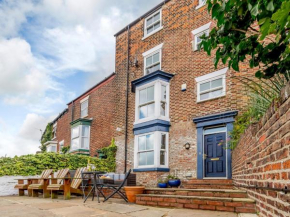 5 Bed in Whitby 79016